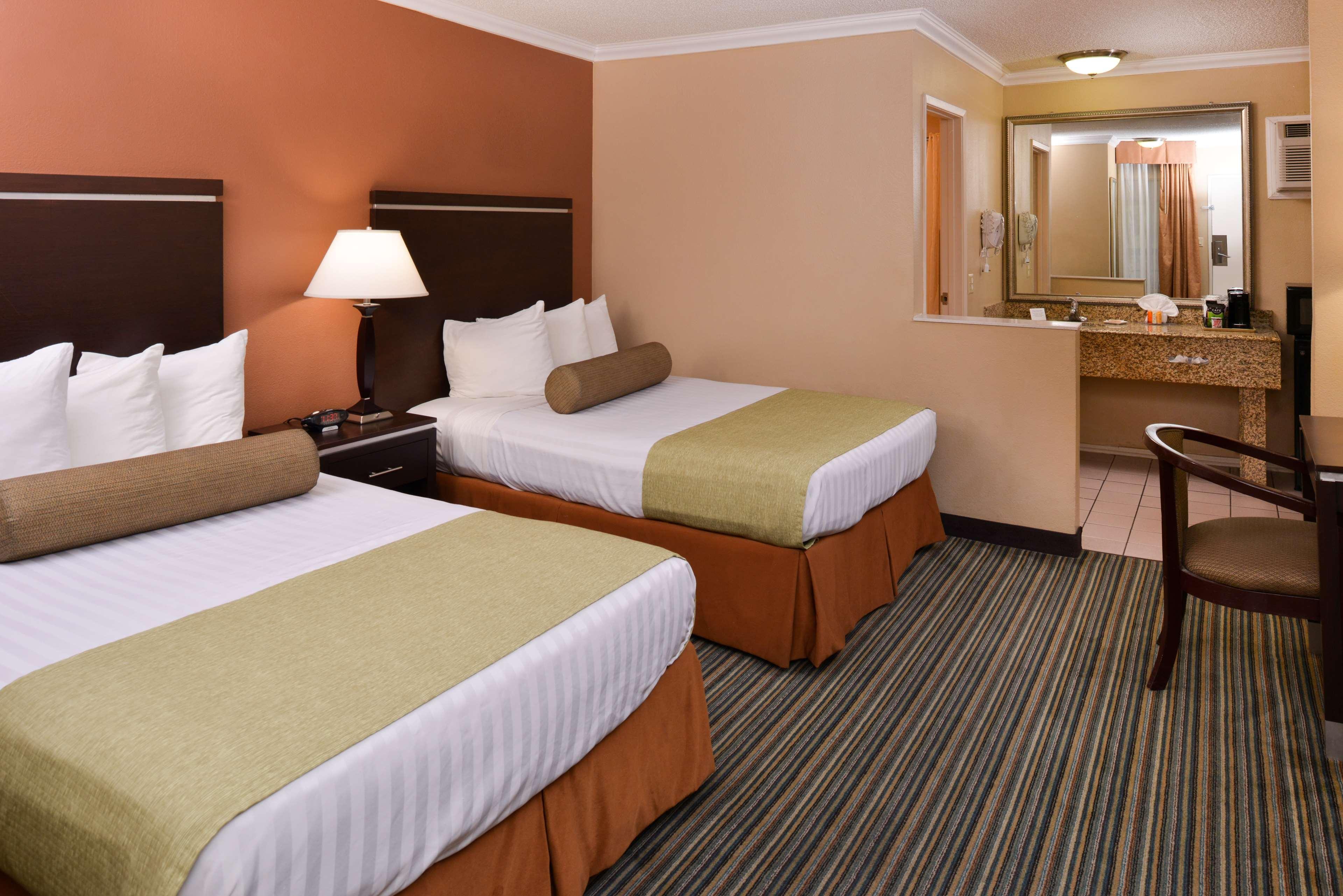 Best Western Courtesy Inn Hotel - Anaheim Resort At The Park Экстерьер фото