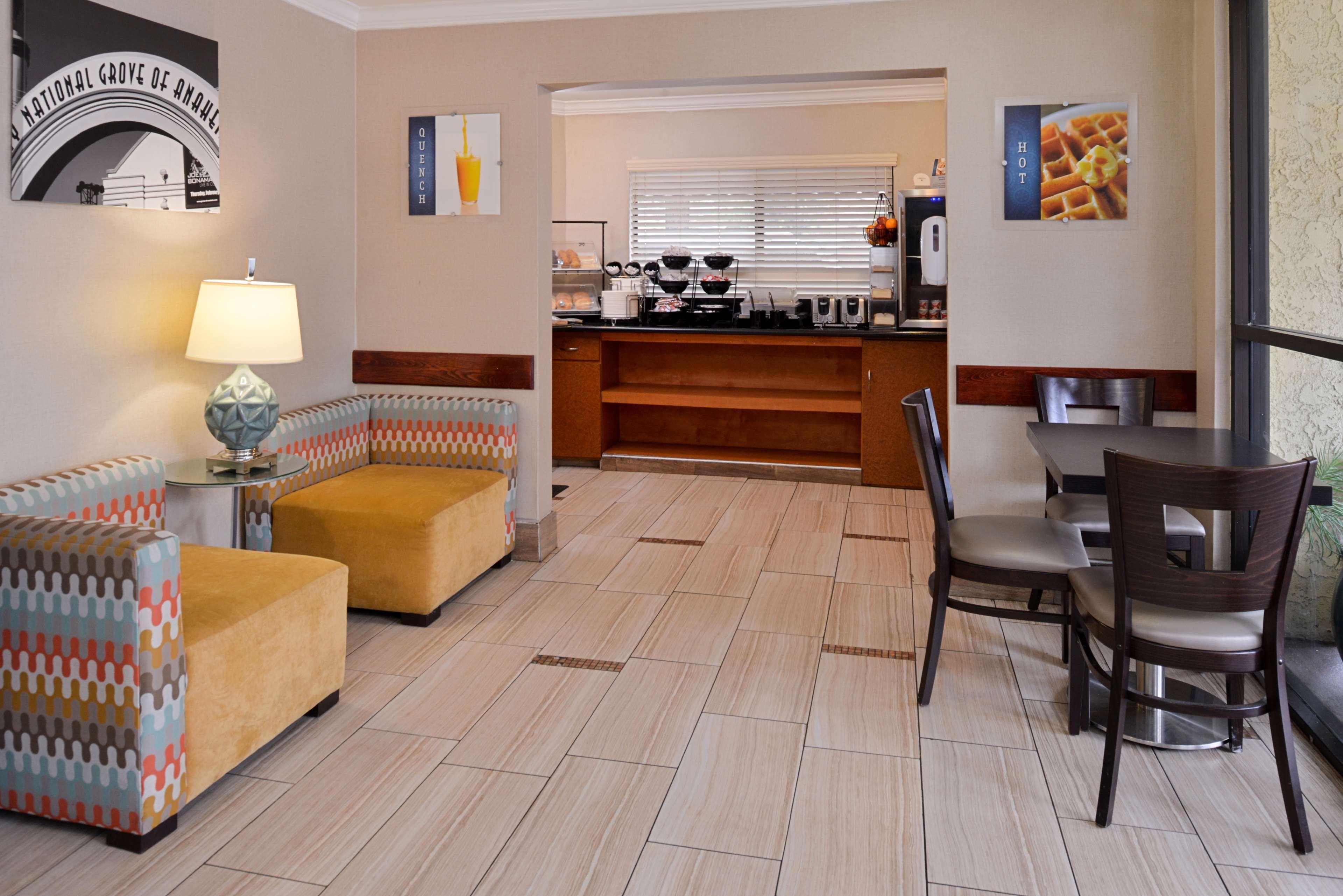 Best Western Courtesy Inn Hotel - Anaheim Resort At The Park Экстерьер фото