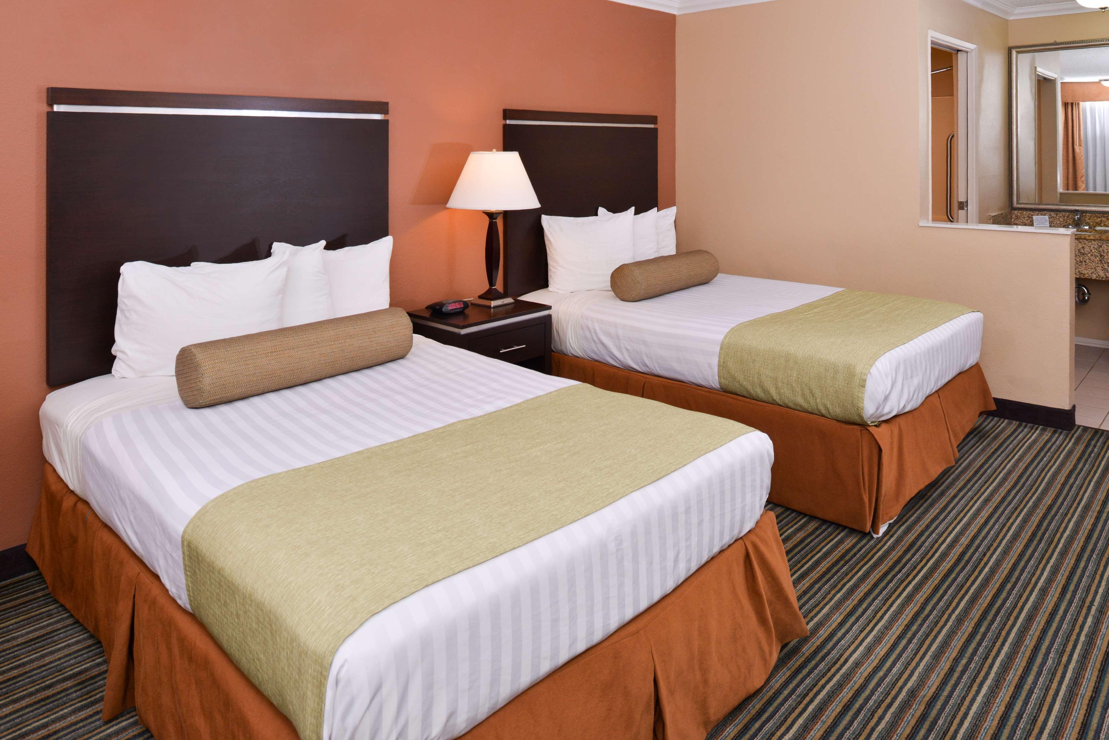 Best Western Courtesy Inn Hotel - Anaheim Resort At The Park Экстерьер фото