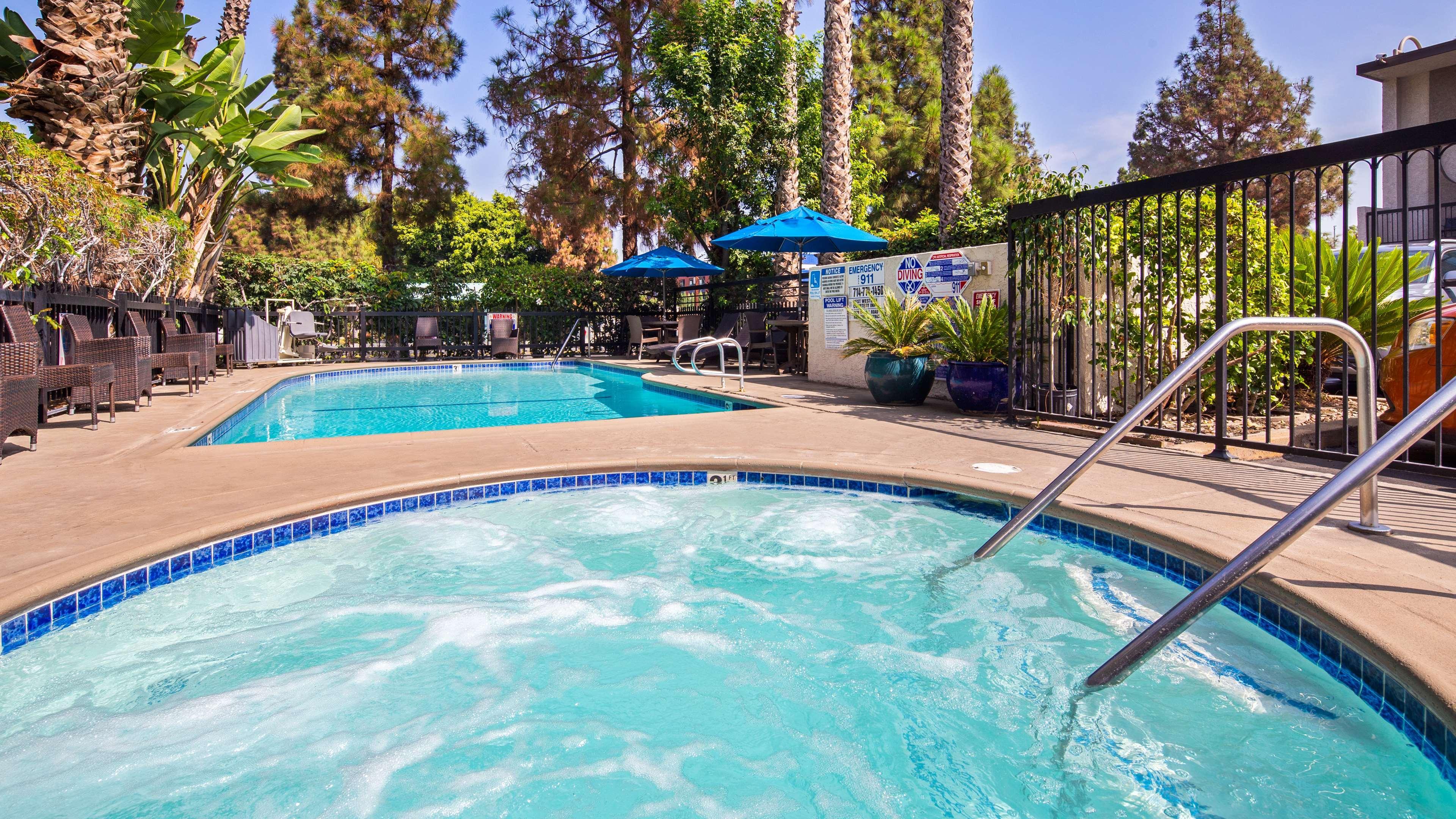 Best Western Courtesy Inn Hotel - Anaheim Resort At The Park Экстерьер фото