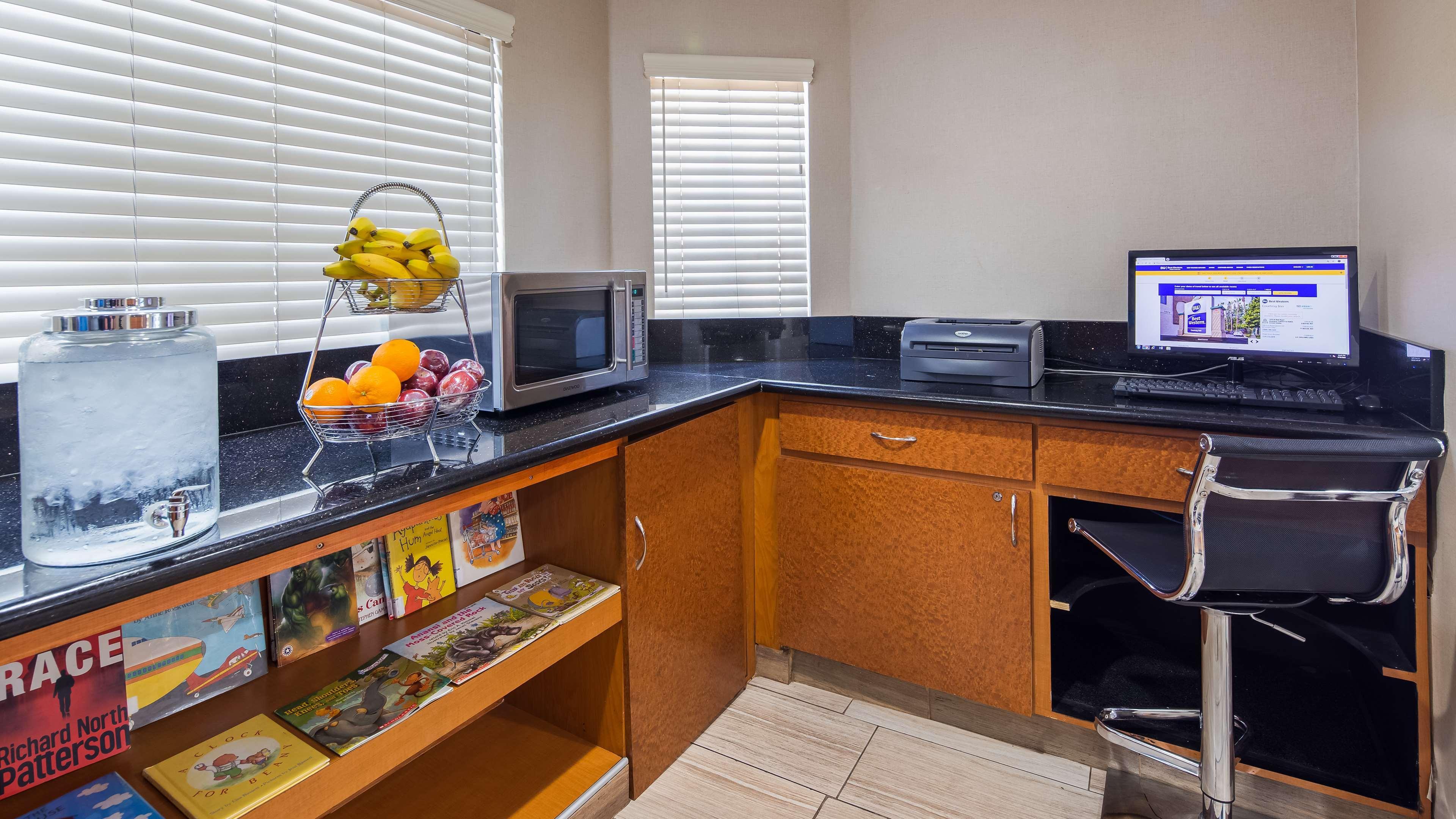 Best Western Courtesy Inn Hotel - Anaheim Resort At The Park Экстерьер фото