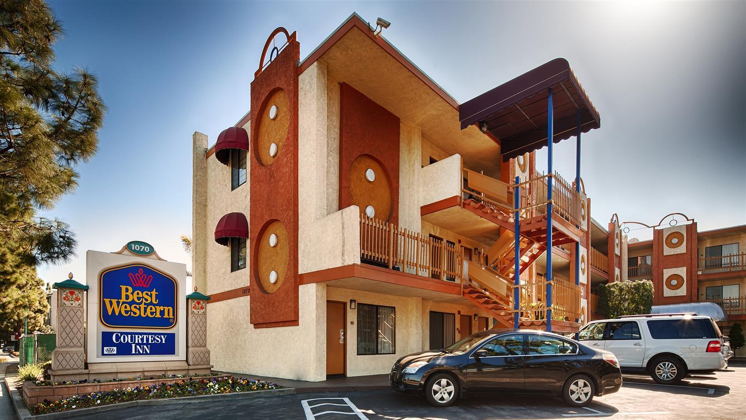Best Western Courtesy Inn Hotel - Anaheim Resort At The Park Экстерьер фото